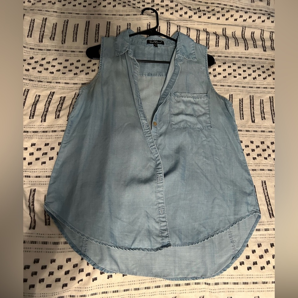 Velvet Heart Sleeveless Chambray Button-Up